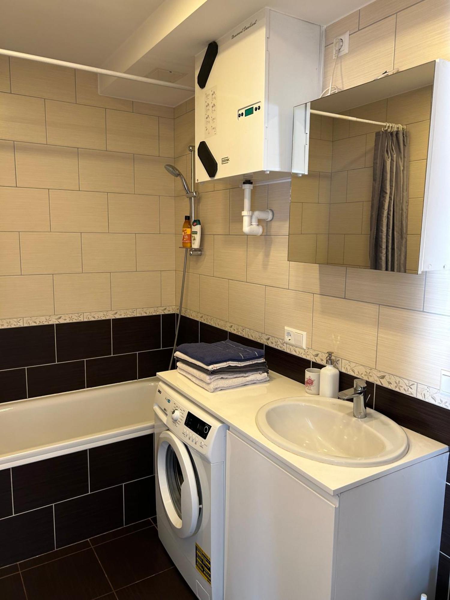 Your - Spacious In Center, With Balcony & Self Check-in Apartment *