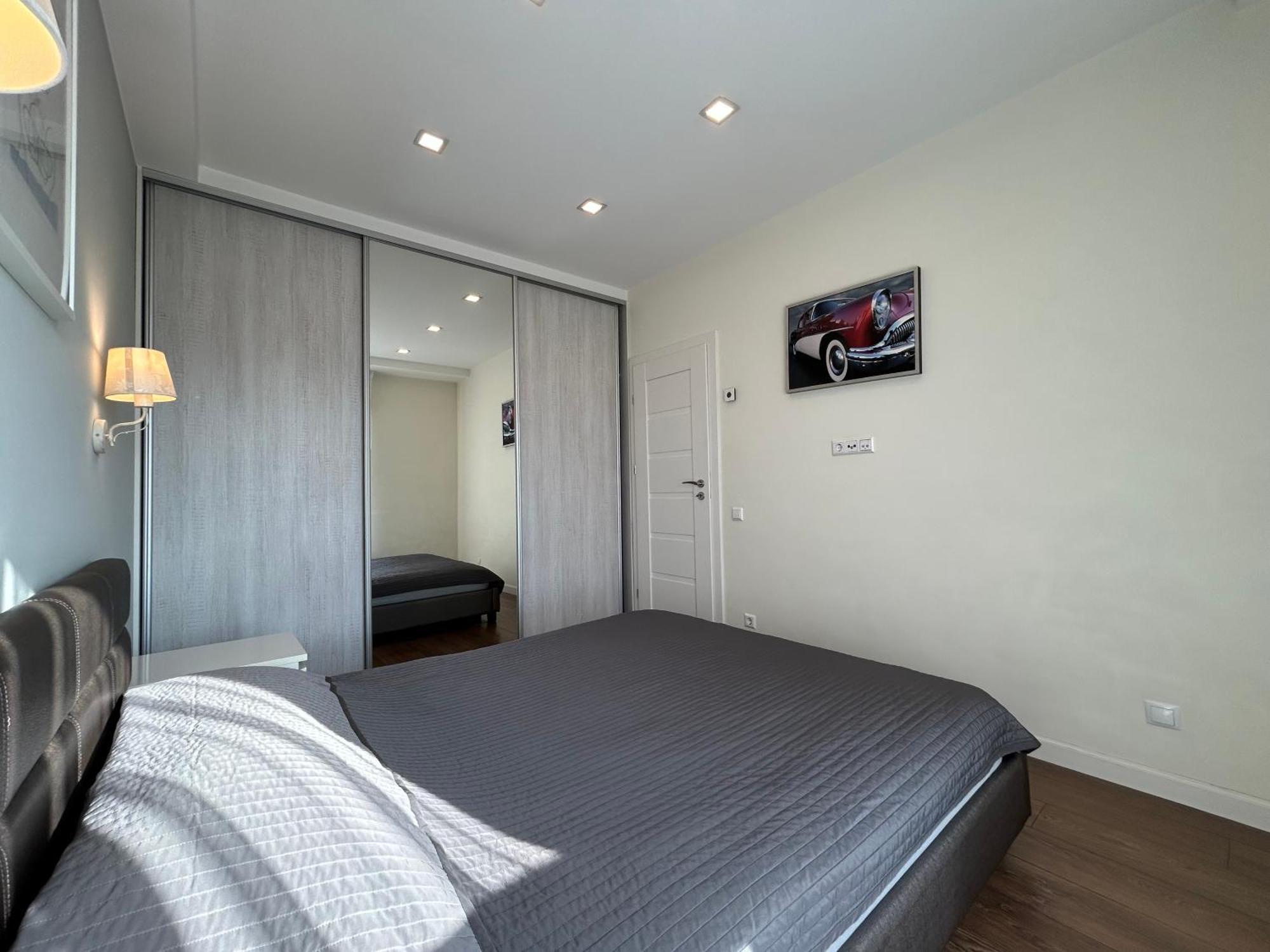 Your - Spacious In Center, With Balcony & Self Check-in *