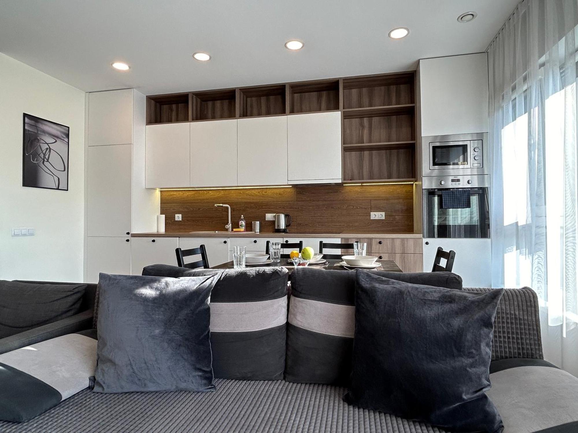Apartment Your - Spacious In Center, With Balcony & Self Check-in *